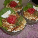 Servirovka salata v kremanke 150x150 Сервировка салатов и десертов в картинках