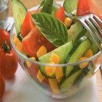 Letniy salat s ogurtsami i pomidorami 150x150 Летний салат с огурцами и помидорами