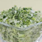 Salatik iz kapustyi belokochannoy s zelenyim lukom 150x150 Салатик из капусты белокочанной с зеленым луком