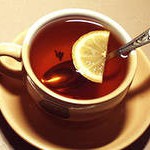 Goryachiy chay s limonom i chernoy smorodinoy 150x150 Горячий чай с лимоном и черной смородиной