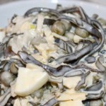 Salat iz morskoy kapustyi s zelenyim goroshkom 150x150 Салаты из морской капусты