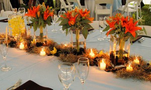 TSvetyi na svadebnom prazdnichnom stole 2 300x180 Цветы на свадебном праздничном столе