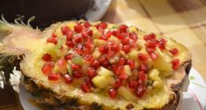 Fruktovyiy salat s kumkvatami v ananase Фруктовый салат с кумкватами в ананасе