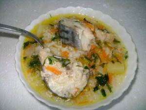 Sup iz svezhey skumbrii s risom v obyichnoy multivarke Суп из свежей скумбрии с рисом в обычной мультиварке