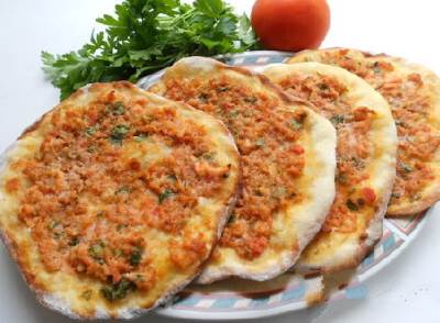 Lepeshki s myasom ovoshhami i syirom k zavtraku Лепешки с мясом, овощами и сыром к завтраку