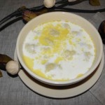 Molochnyiy sup s koritsey i struzhkoy iz kartofelya 150x150 Картофельный рулет