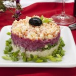 Salat dlya muzhchin   Navazhdenie   150x150 Слоеный салат с зеленым горошком «Фламинго»